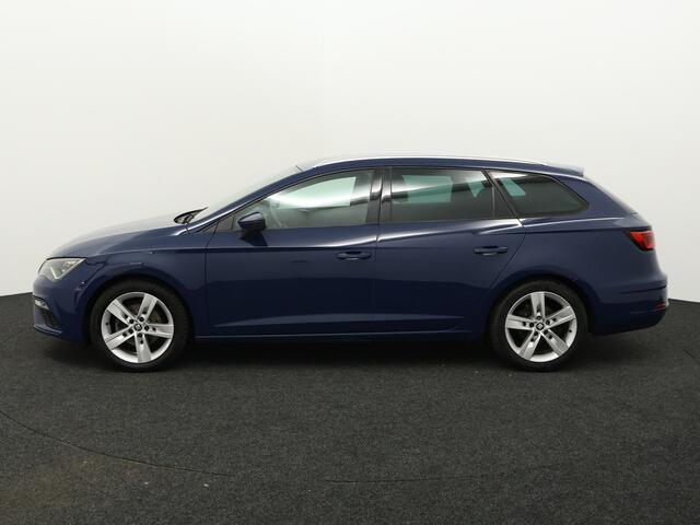 Seat LEON ST 150 PK 1.4 EcoTSI FR Bluetooth, Cruise control adaptief, stuur multifunctioneel, voorstoelen verwarmd, schakelpaddles, De SEAT Leon ST 1.4 EcoTSI FR is een luxe, ruime en sportieve stationwagen die comfort en prestaties perfect combineert. Dankzij de c