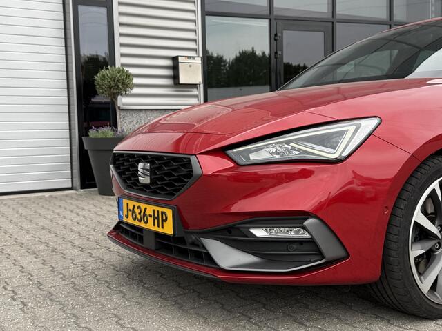 Seat LEON 1.5 eTSI FR FR | Carplay | ACC | DCC | LED | Parkeersensoren | Trekhaak | Dealer Onderhouden