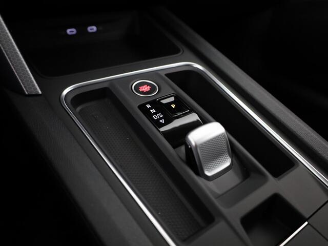 Seat LEON 1.5 TSI e-Hybrid Style Business Intense | Midnight Black Metallic | Technology pack | Verwarm. Stuur + Stoelen | Matrix LED Koplampen | Keyless Entry | Draadloze Carplay