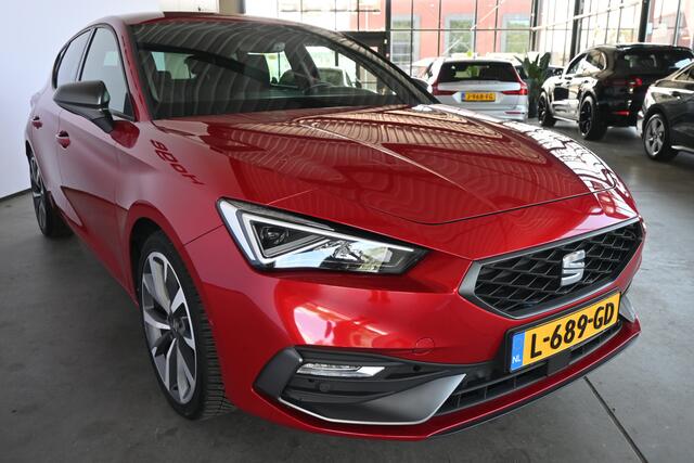 Seat LEON 1.5 eTSI FR Automaat Adaptieve Cruise Navigatie Clima Trekhaak CarPlay 1e Eigenaar! Inruil Mogelijk!