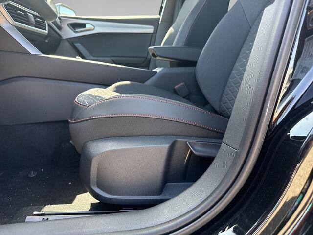 Seat LEON FR Business 1.5 TSI eHybrid 150 kW / 204 PK Hb | Safe & Driving Pack | Metallic Lak | 18'' Lichtmetalen Velgen | Herwaardering!!