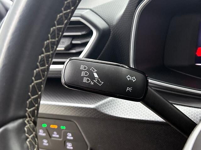 Seat LEON 1.0 eTSI Style Business Intense | Trekhaak | Navi | Clima |