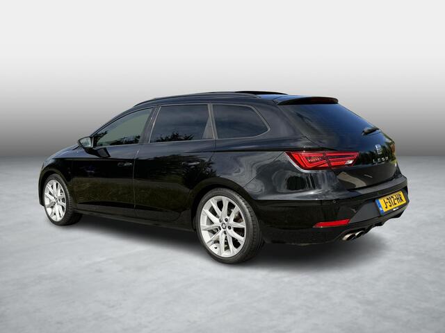 Seat LEON ST 1.8 TSI FR Business Intense | DSG Automaat | Afneembare trekhaak | Achteruitrijcamera | Apple CarPlay | Pano |