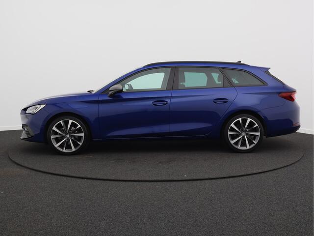 Seat LEON Sportstourer 1.5 eTSI FR Business Intense/ lage km/ trekhaak!
