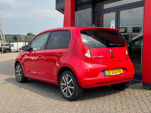 Seat MII Electric electric Plus / Stoelverwarming / parkeersensoren achter / 16'' LMV /