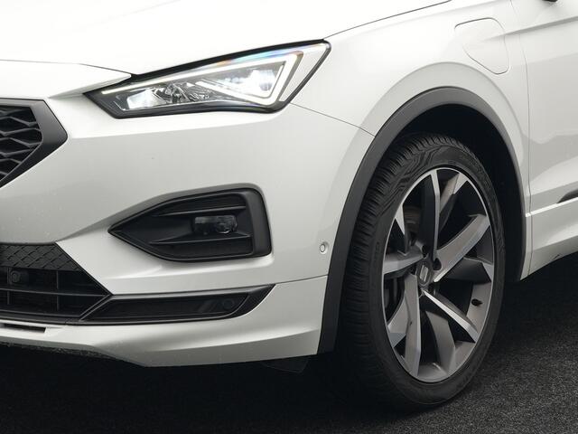 Seat Tarraco 1.4 TSI e-Hybrid FR Plug In Hybrid 245pk Dealer O.H | PHEV | Trekhaak af Fabriek | Alcantara Sportstoelen Memory Verwarmd | Adaptive Cruise | 20"L.M | 360 Camera | Virtual | Carplay |