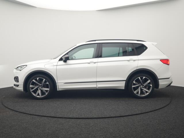 Seat Tarraco 1.4 TSI e-Hybrid FR Plug In Hybrid 245pk Dealer O.H. PHEV | Trekhaak Af Fabriek | Adaptive Cruise | 360 Camera | Alcantara Sportstoelen Memory & Verwarmd | Sfeerverlichting | Stuur Verwarmd | Keyless | Apple Carplay | Navigatie | DAB |