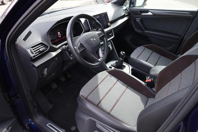 Seat Tarraco 1.5 TSI Xcellence 7p. 7 zits panoramadak wegklapbare trekhaak 20" LMV camera chrome dakrailing multifunctioneel lederen stuurwiel stoelverwarming keyless go & entry privacy glas spiegels elektrich inklapbaar virtual cockpit navigatie ACC adaptieve cruise