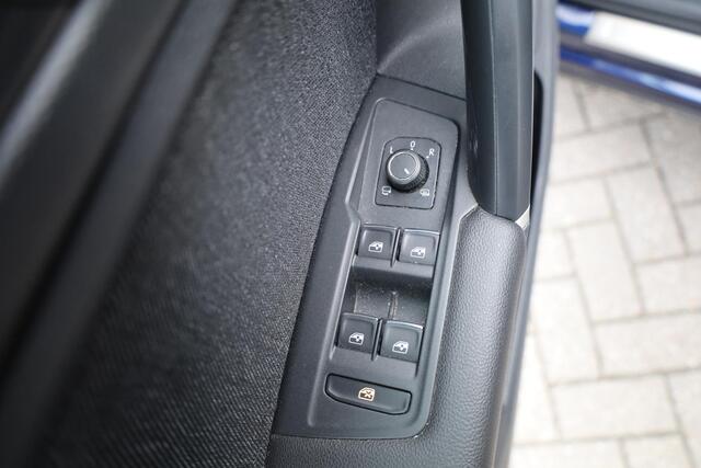 Seat Tarraco 1.5 TSI Xcellence 7p. 7 zits panoramadak wegklapbare trekhaak 20" LMV camera chrome dakrailing multifunctioneel lederen stuurwiel stoelverwarming keyless go & entry privacy glas spiegels elektrich inklapbaar virtual cockpit navigatie ACC adaptieve cruise