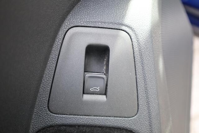 Seat Tarraco 1.5 TSI Xcellence 7p. 7 zits panoramadak wegklapbare trekhaak 20" LMV camera chrome dakrailing multifunctioneel lederen stuurwiel stoelverwarming keyless go & entry privacy glas spiegels elektrich inklapbaar virtual cockpit navigatie ACC adaptieve cruise