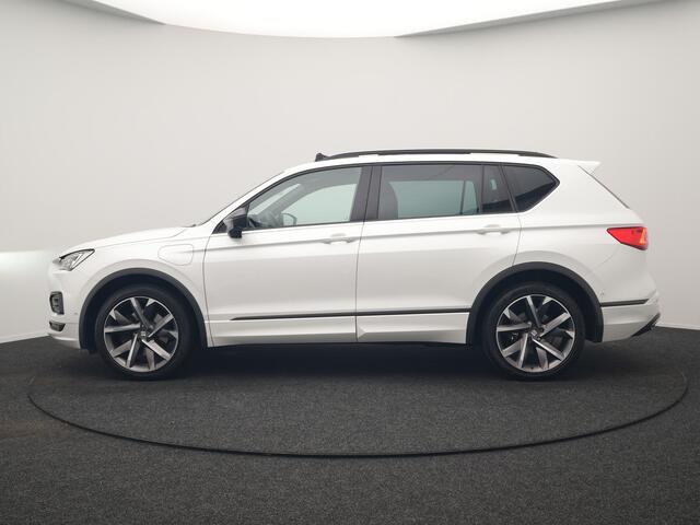 Seat Tarraco 1.4 TSI e-Hybrid FR PHEV 245pk Dealer O.H | Trekhaak Af Fabriek | Panodak | 360 Camera | Adaptive Cruise | Sportstoelen Memory & Verwarmd | BLIS | Apple Carplay | Travel Assist | Keyless | Navigatie | Virtual | DAB | 20" L.M | Plug In Hybrid |
