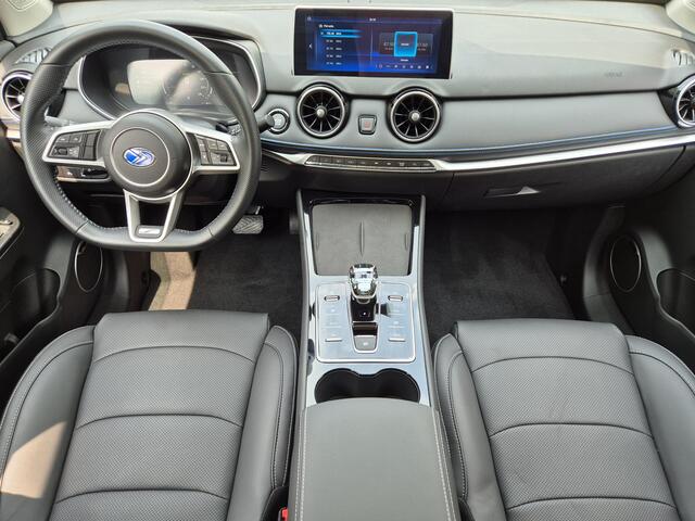 Seres 3 52kWh Automaat / Private Lease vanaf ¤499 Per Maand/ 12.679 Euro onder Nieuwprijs / 20/5/2027 Garantie / WLTP bereik 327 km / Schuif/-Kanteldak / Rondomzicht Camera / Stoelverwarming voor / Mirror voor Google Maps Navigatie / Lederenbekleding