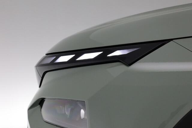Skoda Elroq Intro Charlie 210 kW / 286 pk Business Edition | 20" Inch LMV | 3-Zone Climate Control | Camera | Dodehoekdetectie | Elektrische Kofferklep | Keyless-Entry | LED-Matrix verlichting | Stoel-, Stuur- en Achterbankverwarming | Timiano Green | Trekhaak El. We