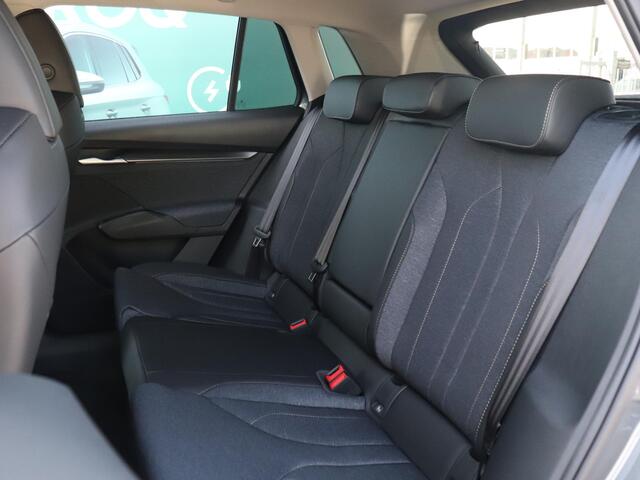 Skoda Elroq Business Edition Elektromotor 150 kW / 204 PK SUV Elektromotor 150 kW / 204 PK SUV Elektri | Trekhaak | display 13" met Navigatie | Climate Control | Sensoren V+A | Verw. Stuur en Stoel | Camera | Adap. Cruise | Private Lease ¤650,- pm