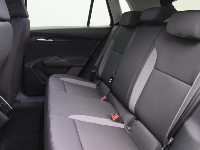Skoda Elroq 60 Business Edition 204PK Warmtepomp, Keyless, Adaptieve Cruise Controle, Achteruitrijcamera, Side Assist, Navi, Stoel-Stuurverwarming, 19" LM Velgen