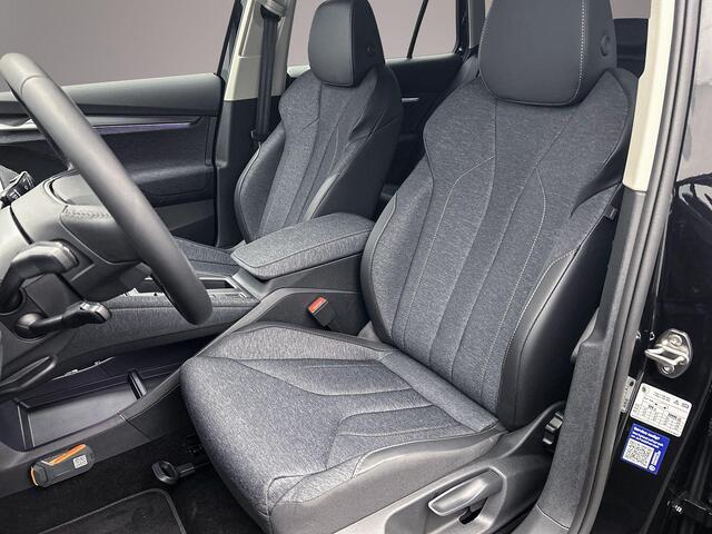 Skoda Elroq 85 Business Edition 286pk Automaat Trekhaak, Adaptive cruise control, Achteruitrijcamera, Stuurwiel verwarmd, Navigatie, Parkeersensoren, LED koplampen, Stoelverwarming