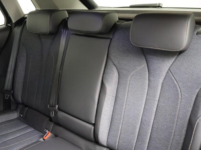 Skoda Elroq 60 Business Edition Tour 204 PK | Trekhaak | Business Upgrade Clever | 19" lichtmetalen velgen | Navigatie | ¤ 2.950 Tourvoordeel |