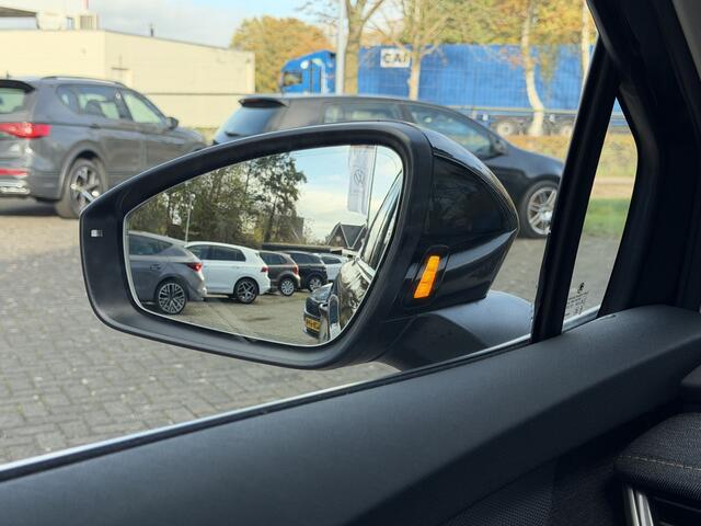 Skoda Elroq 85 Business Edition Matrix LED | Trekhaak | Warmtepomp | Dodehoek