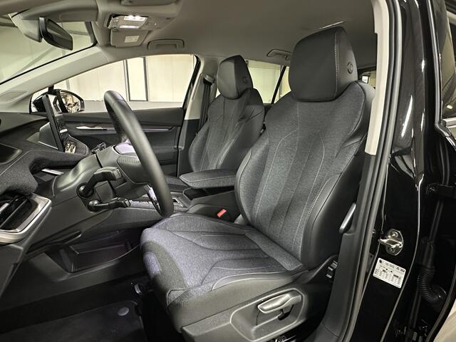 Skoda Elroq 60 Business Edition Tour 204 pk | ACC | Stoel- & Stuurverwarming | Camera | Navi | Draadloze lader