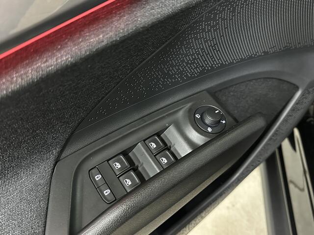 Skoda Elroq 60 Business Edition Tour 204 pk | ACC | Stoel- & Stuurverwarming | Camera | Navi | Draadloze lader