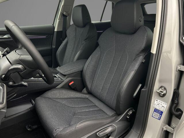 Skoda Elroq 60 Business Edition 204pk Automaat, Trekhaak, Adaptive cruise control, Stoelverwarming, Achteruitrijcamera, Stuurwiel verwarmd, LED verlichting, Navigatie