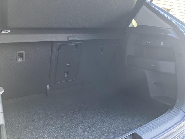 Skoda Elroq 60 Business Edition 190 PK | Trekhaak | 19" velgen | Frunk | Dodehoek sensor |