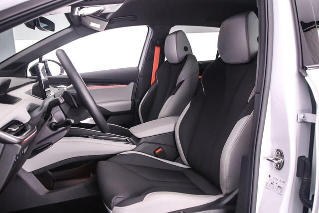 Skoda Elroq 85 Business Edition 286pk Automaat Trekhaak, Adaptive cruise control, Elektrische achterklep, LED matrix koplampen, 360 camera, Navigatie, Achteruitrijcamera