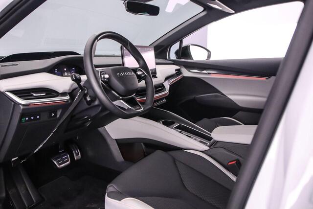 Skoda Elroq 85 Business Edition 286pk Automaat Trekhaak, Adaptive cruise control, Elektrische achterklep, LED matrix koplampen, 360 camera, Navigatie, Achteruitrijcamera