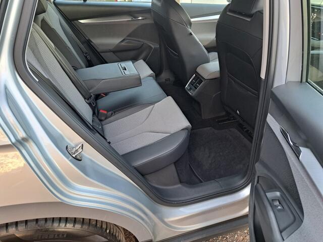 Skoda Enyaq iV 60 180 Pk Business Edition Stoelverwarming, Camera, SOH 92%