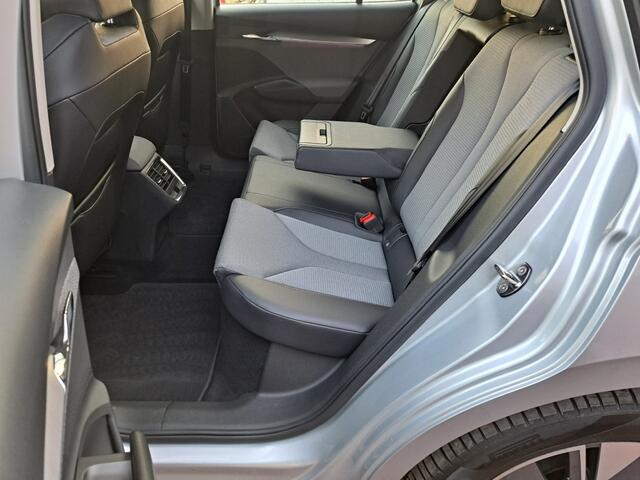 Skoda Enyaq iV 60 180 Pk Business Edition Stoelverwarming, Camera, SOH 92%