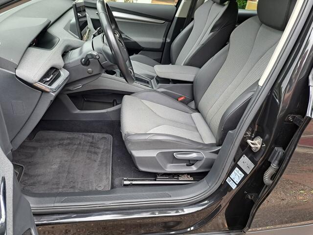 Skoda Enyaq iV 60 180 Pk First Edtion Warmtepomp, Camera, 1/2 Leder SOH 91 %