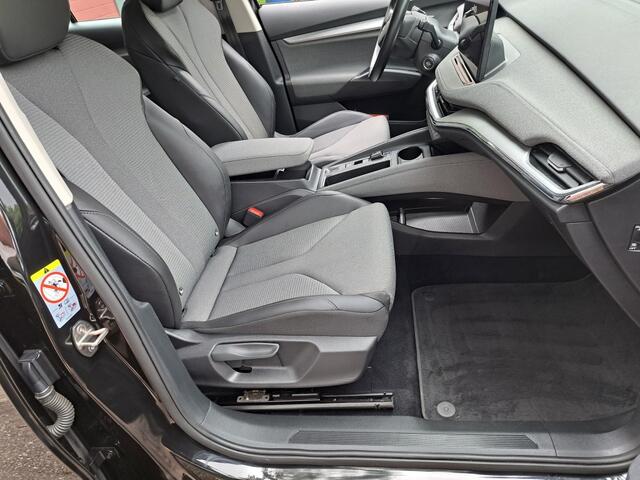 Skoda Enyaq iV 60 180 Pk First Edtion Warmtepomp, Camera, 1/2 Leder SOH 91 %
