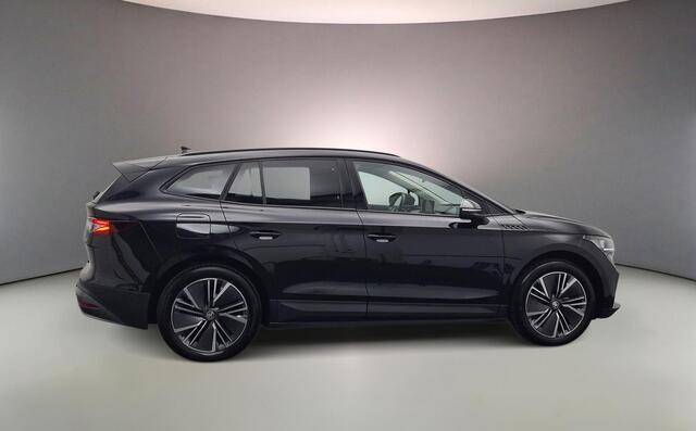 Skoda Enyaq iV 60 Selection 180pk Automaat Trekhaak, Adaptive cruise control, Lederen bekleding, Achteruitrijcamera, Navigatie, Stoelverwarming, Parkeersensoren, Stuurwiel verwarmd
