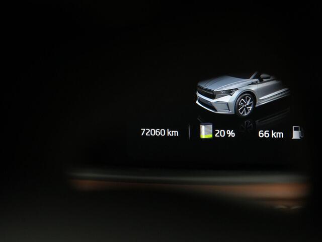 Skoda Enyaq iV 80X 265 pk Founders Edition Black 82 kWh | 4x4 | Trekhaak | Cognac leder | Snelladen 135kW | Adaptief onderstel | Rondomzicht camera | Matrix LED