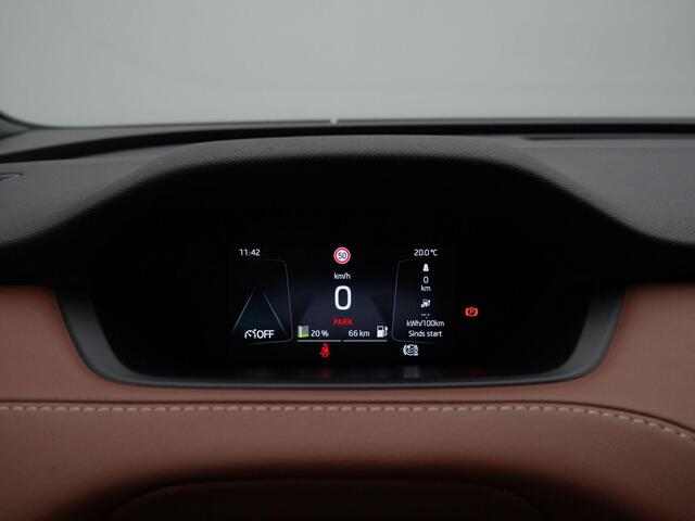 Skoda Enyaq iV 80X 265 pk Founders Edition Black 82 kWh | 4x4 | Trekhaak | Cognac leder | Snelladen 135kW | Adaptief onderstel | Rondomzicht camera | Matrix LED