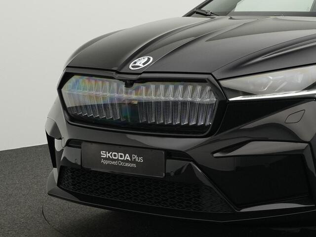 Skoda Enyaq iV 80X 265 pk Founders Edition Black 82 kWh | 4x4 | Trekhaak | Cognac leder | Snelladen 135kW | Adaptief onderstel | Rondomzicht camera | Matrix LED
