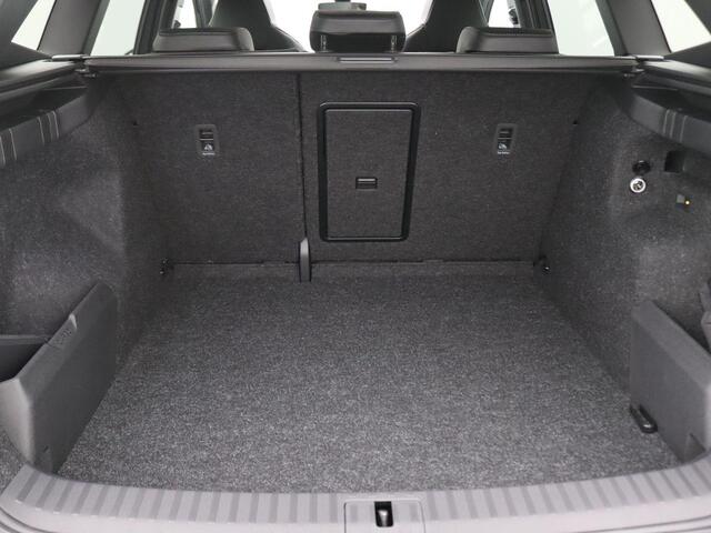 Skoda Enyaq iV 85 Sportline 77KW 286PK Pano-Schuifkanteldak, Warmtepomp, Achteruitrijcamera, Navigatie, Keyless, Matrix-LED, Stoel-Stuurverwarming, Trekhaak, 20" LM Velgen