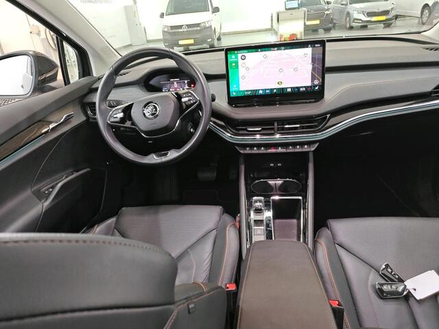 Skoda Enyaq iV 60 / PANO/ CAMERA/ PARK. SENSOREN/ LED/ LEDER/ STOELVERWARM./ ELEK. ACHTERKLEP/ GETINT GLAS/ 21" LMV