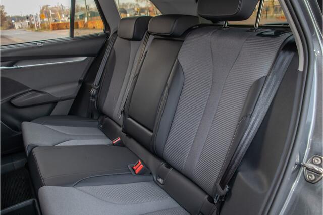 Skoda Enyaq iV 60 Clever, Adaptive Cruise, Stoel & Stuurverwarming, Keyless, Navigatie, Camera, Carplay, Sfeerverlichting.