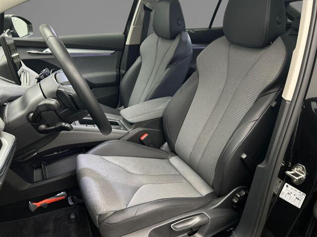 Skoda Enyaq iV Coupé 60 Business Edition Plus 180pk Automaat Panoramadak, Adaptive cruise control, Navigatie, Achteruitrijcamera, Stoelverwarming, Stuurwiel verwarmd, LED koplampen