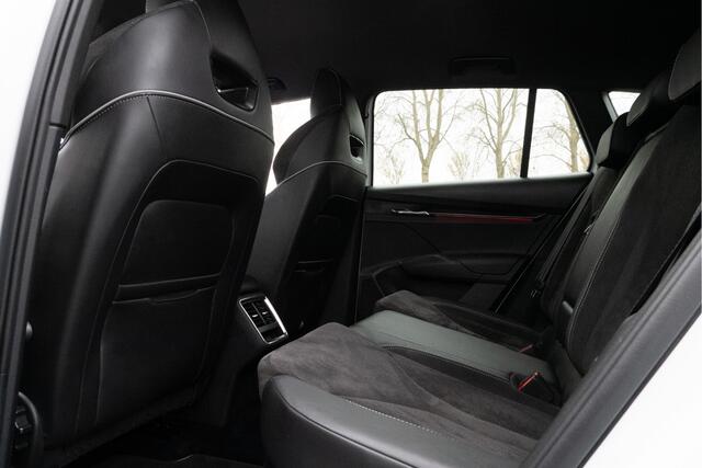 Skoda Enyaq iV 60 Sportline Camera/ Matrix led/ Navigatie/ Carplay/ 21" Lmv/ Stuurverwarming/ Leer-alcantara/ Sportstoelen