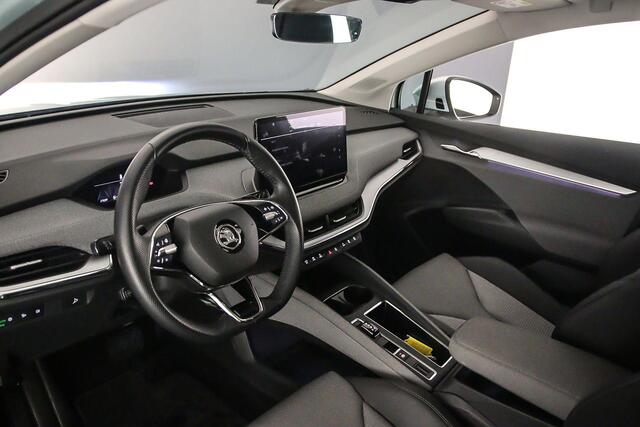 Skoda Enyaq iV 80 204pk Automaat Adaptive cruise control, Elektrische achterklep, Navigatie, Achteruitrijcamera, LED matrix koplampen, Airco, Parkeersensoren, DAB, Stuurwiel verwarmd