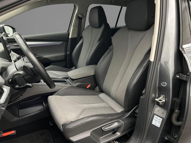 Skoda Enyaq iV 80 204pk Automaat Trekhaak, Adaptive cruise control, Navigatie, 360 camera, Stuurwiel verwarmd, Achteruitrijcamera, Parkeersensoren, LED koplampen