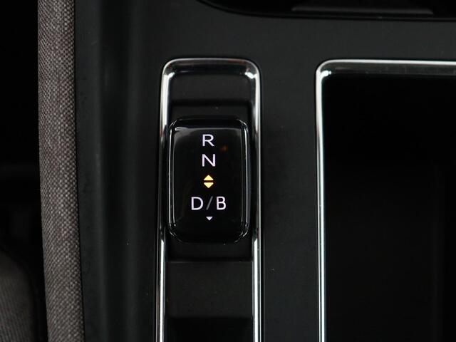 Skoda Enyaq iV 60 | 68.900km NAP | Sfeerverlichting | Carplay | Half leder | Navigatie | Full LED | Chroom Pack | Climate control | Parkeerhulp | Cruise control