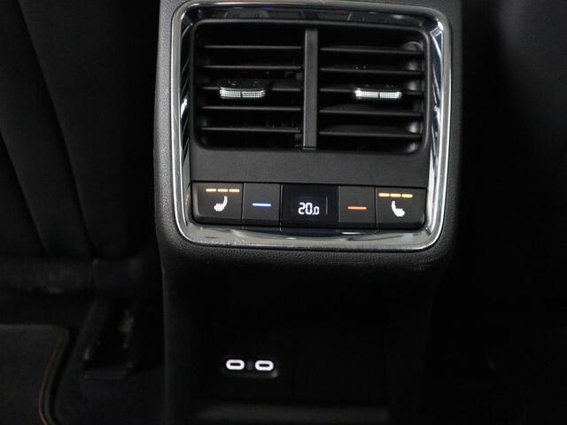 Skoda Enyaq iV 80 | Leder | Stoelverwarming | Trekhaak | Adaptive cruise | Warmtepomp | Matrix LED | Carplay | 21'' | Achterbankverwarming | Navigatie | Sport Plus Pakket | Sfeerverlichting