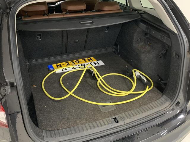 Skoda Enyaq iV 80 PANORAMADAK | UITKLAPBARE TREKHAAK | RONDOM ZICHT CAMERA | LEDEREN BEKLEDING