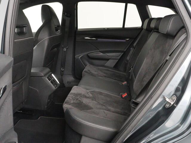 Skoda Enyaq iV 80 Sportline | SOH 91% | Panoramdak | Head-Up | Trekhaak | Adaptive cruise | 360 Camera | Stoelverwarming | Matrix LED | Memory | Carplay | Navigatie | Alcantara