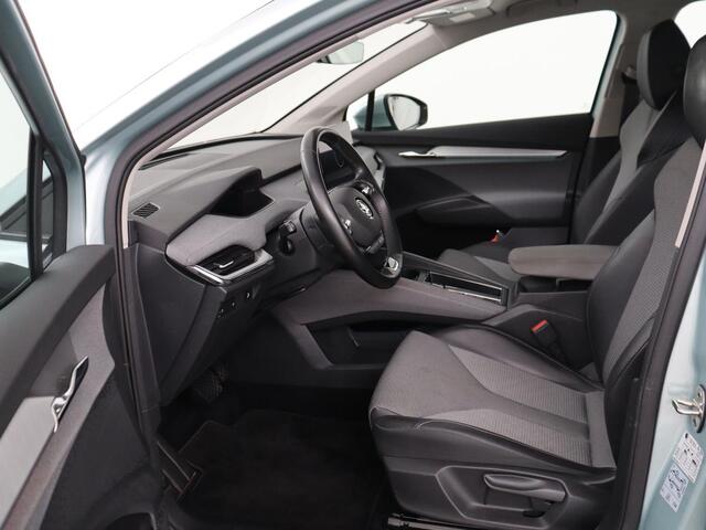 Skoda Enyaq iV 60 | Trekhaak | Carplay | Camera | Half leder | Navigatie | Parkeerhulp | Sfeerverlichting | Cruise control | Full LED | 19'' | Climate control