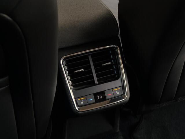 Skoda Enyaq iV 80/ S0H 92%/ CLIMATE PACK/ TREKHAAK/ PARKEERVERWARMING