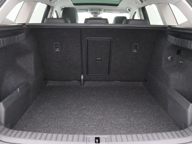 Skoda Enyaq iV 60 Business Edition 170PK Aut. Pano-Schuifdak, Trekhaak, Warmtepomp, Alarm, Stoel-Stuurverwarming, Achteruitrijcamera, Adaptieve Cruise Control